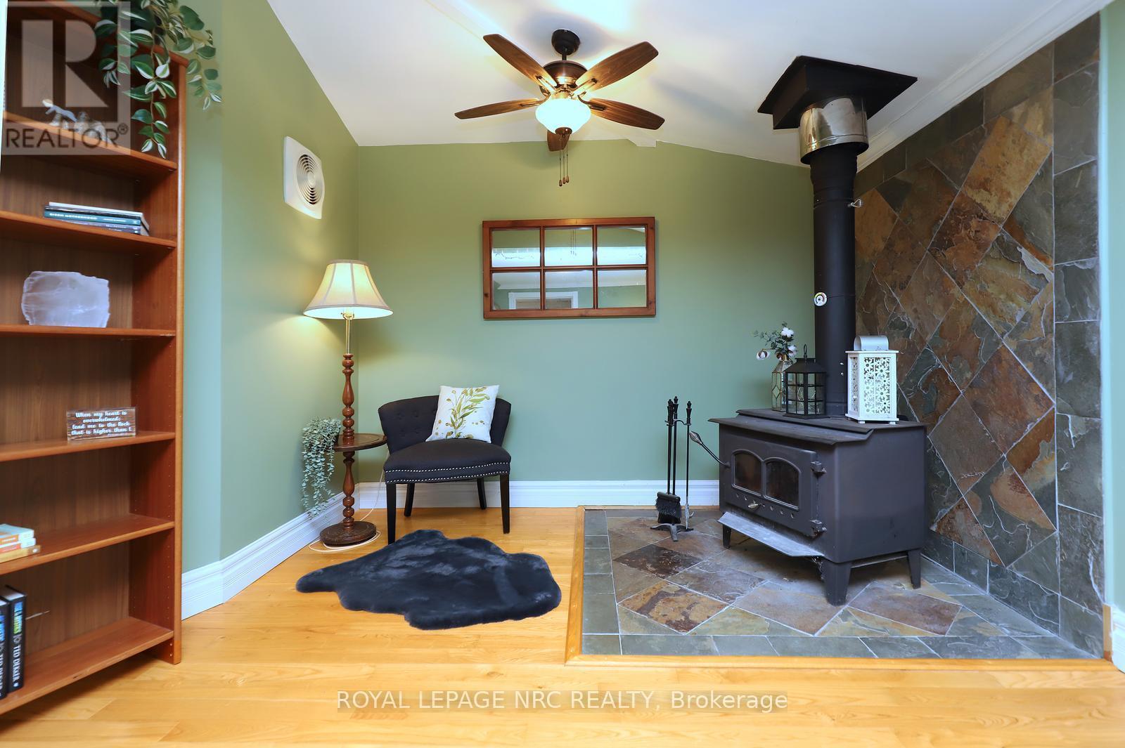 8190 Mud Street, Grimsby, ON - Indoor Photo Showing Other Room