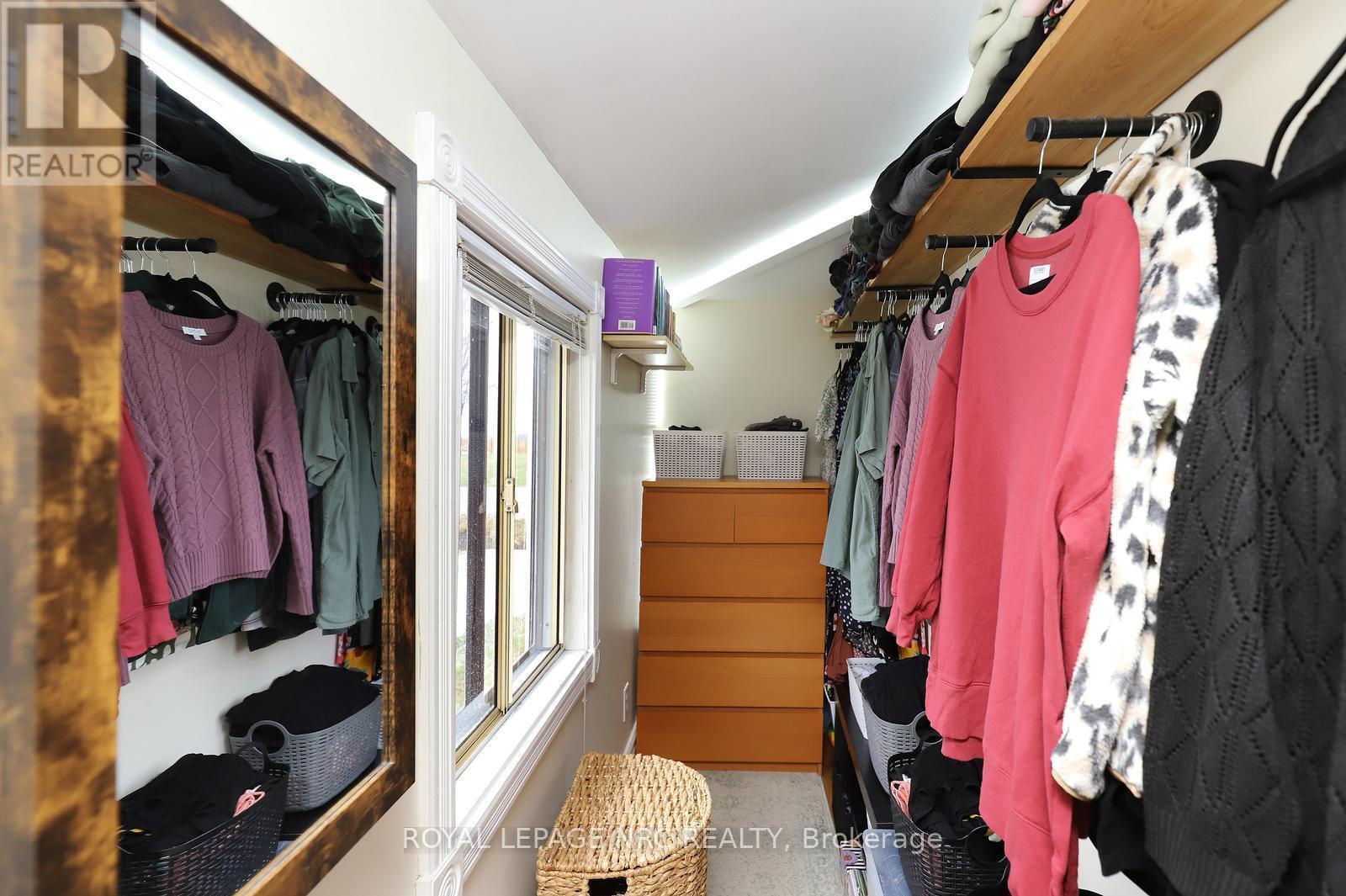 8190 Mud Street, Grimsby, ON - Indoor With Storage