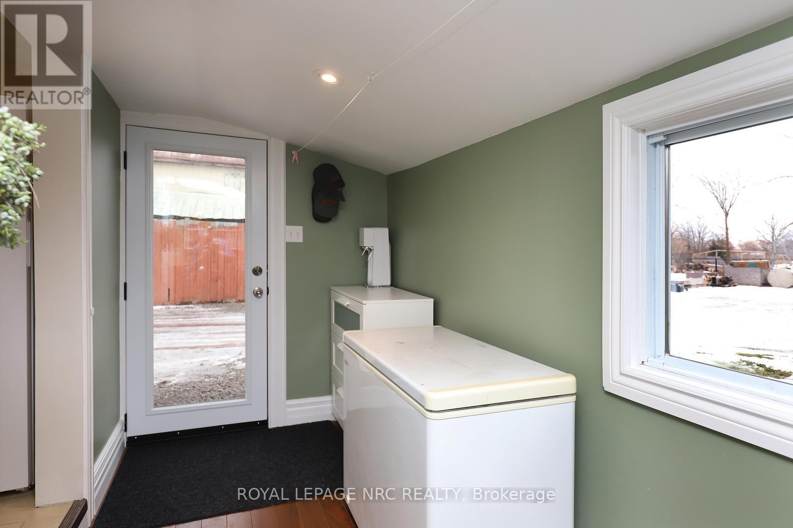 8190 Mud Street, Grimsby, ON - Indoor