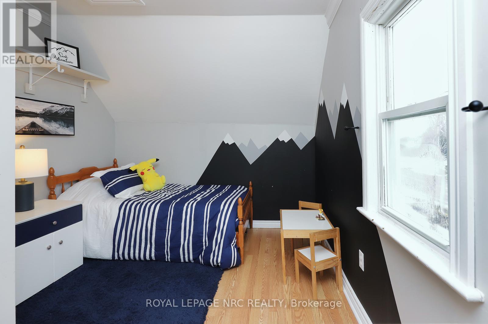 8190 Mud Street, Grimsby, ON - Indoor Photo Showing Bedroom