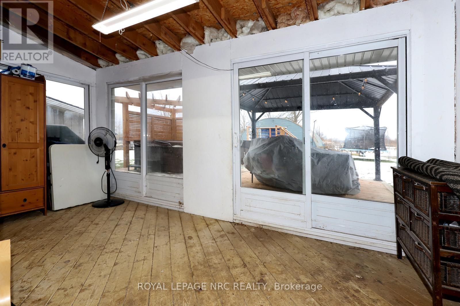 8190 Mud Street, Grimsby, ON - Indoor