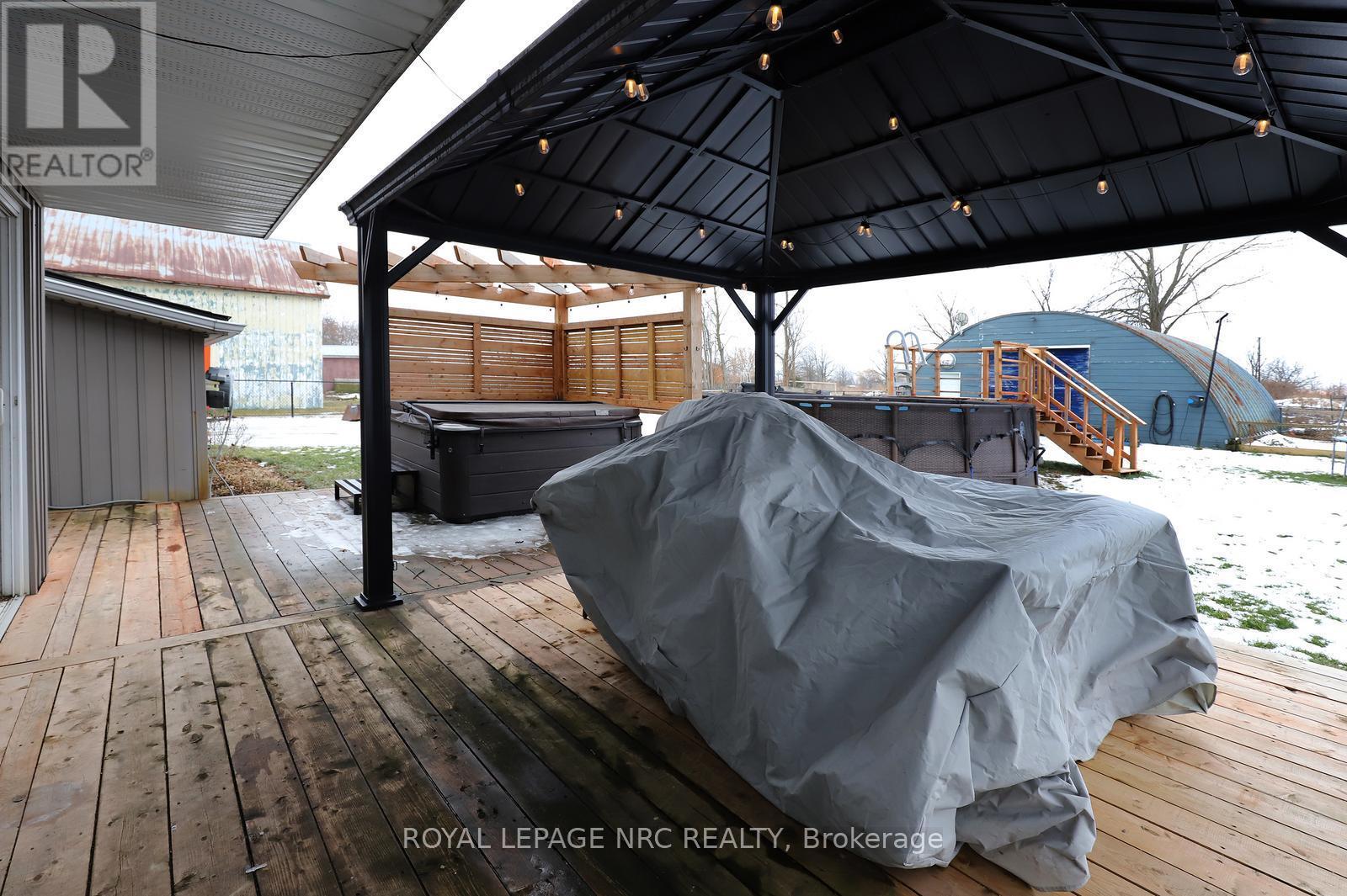 8190 Mud Street, Grimsby, ON - Outdoor With Deck Patio Veranda With Exterior