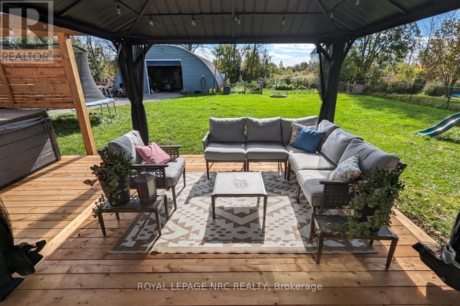 8190 Mud Street, Grimsby, ON - Outdoor With Deck Patio Veranda