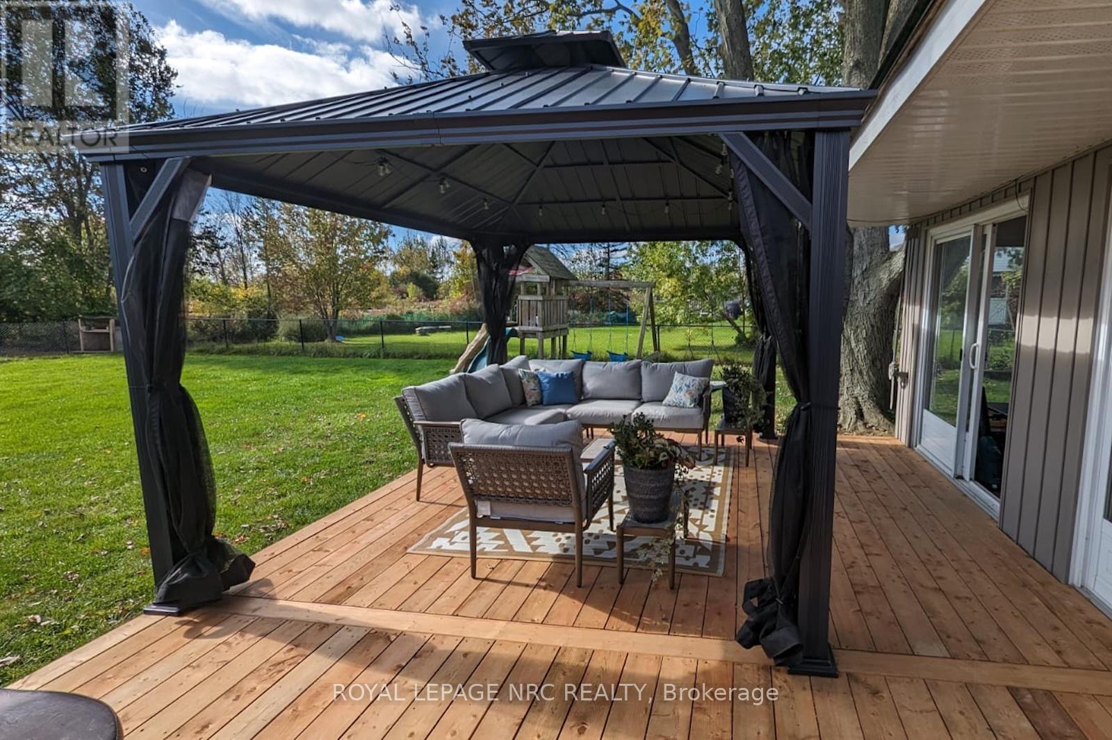 8190 Mud Street, Grimsby, ON - Outdoor With Deck Patio Veranda With Exterior