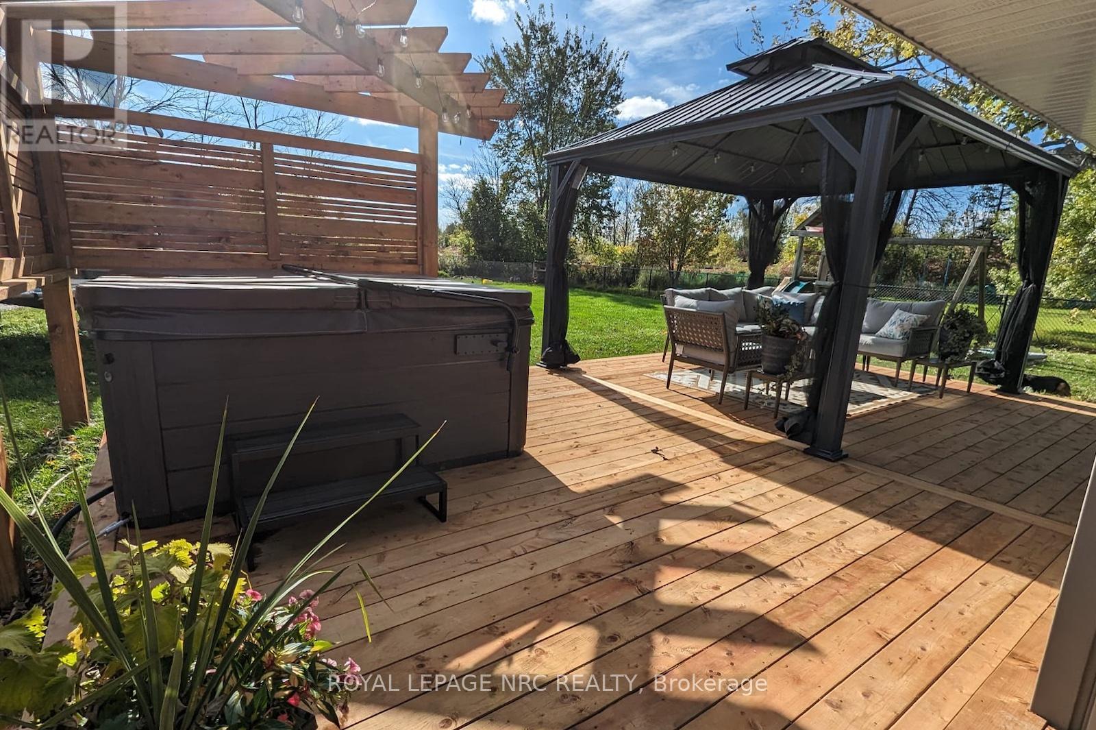 8190 Mud Street, Grimsby, ON - Outdoor With Deck Patio Veranda