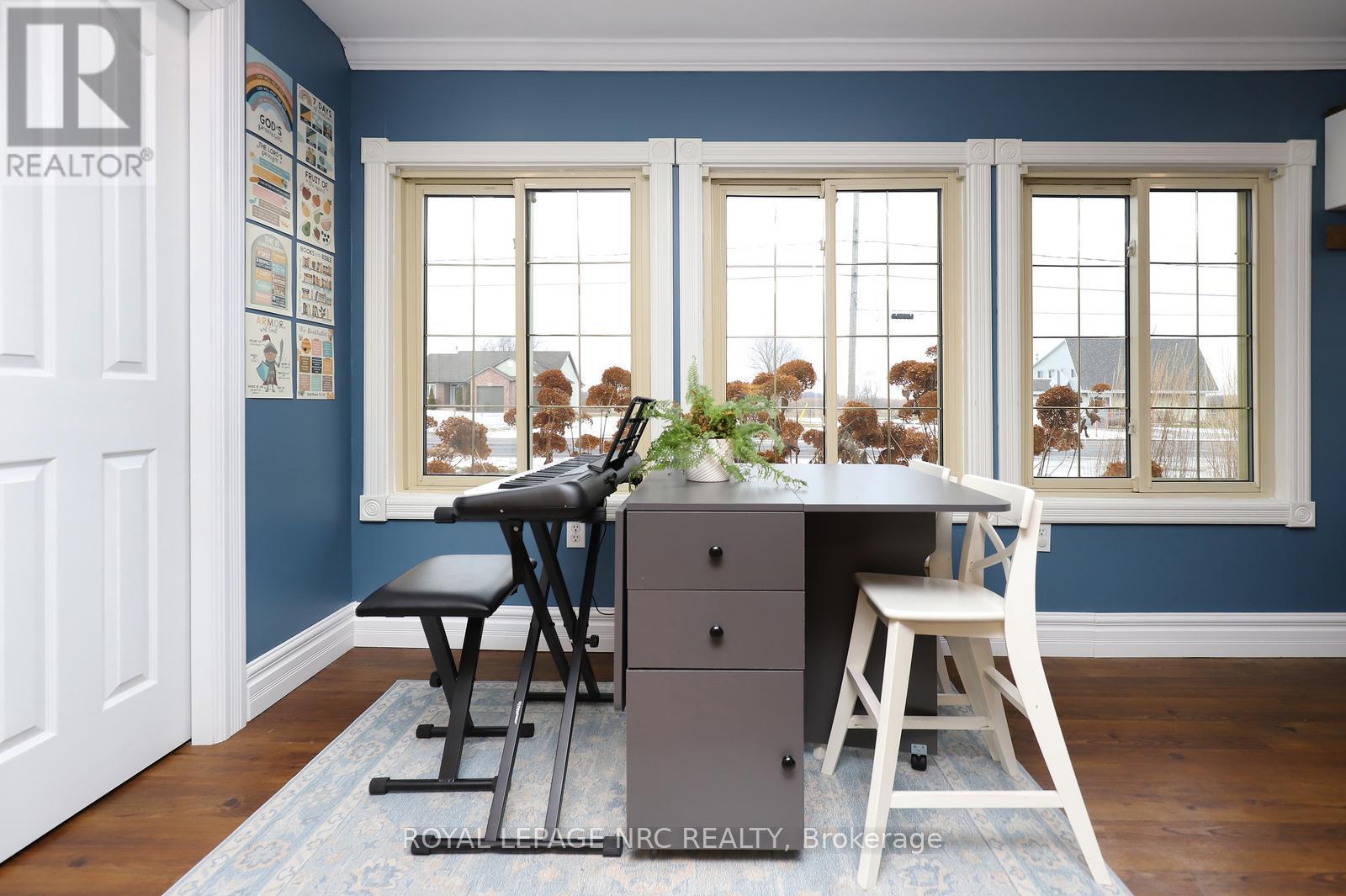 8190 Mud Street, Grimsby, ON - Indoor