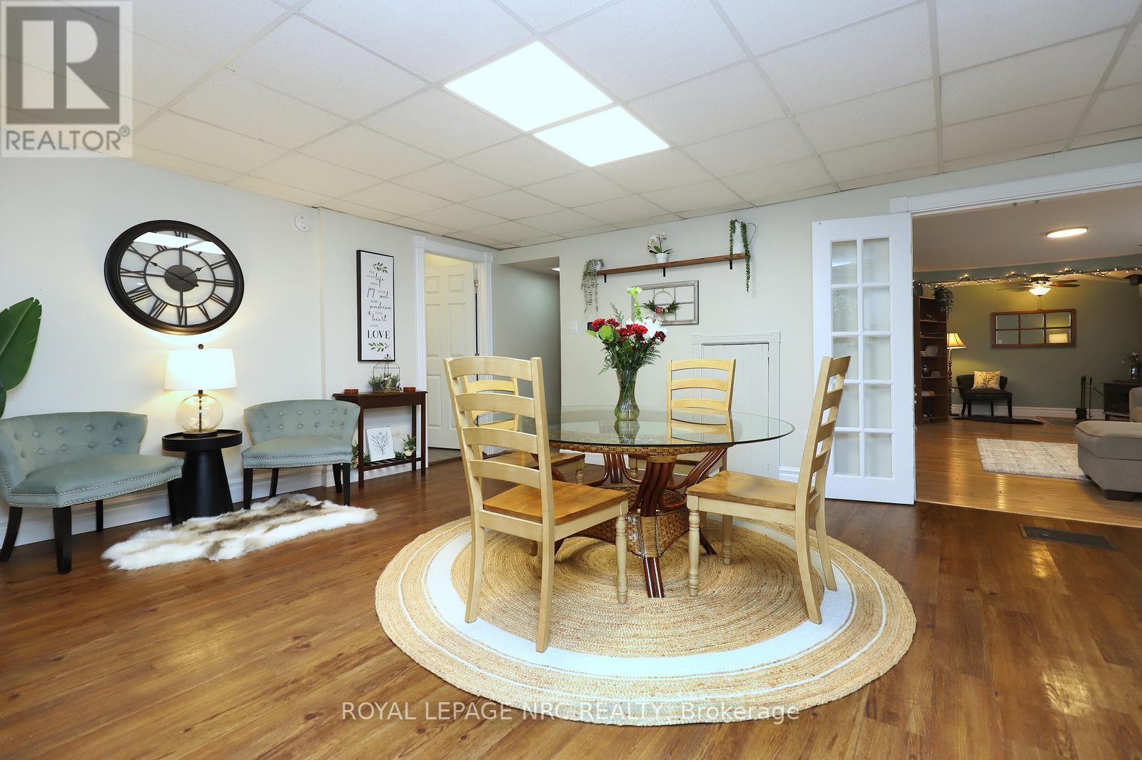 8190 Mud Street, Grimsby, ON - Indoor Photo Showing Dining Room