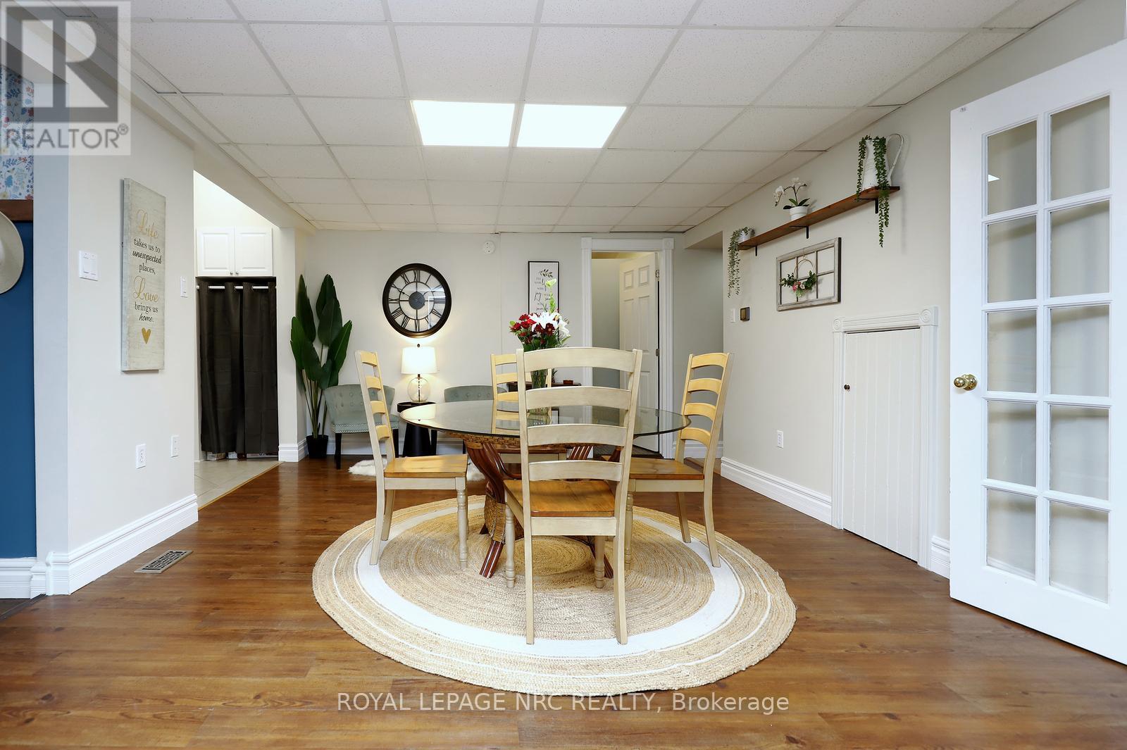 8190 Mud Street, Grimsby, ON - Indoor Photo Showing Dining Room