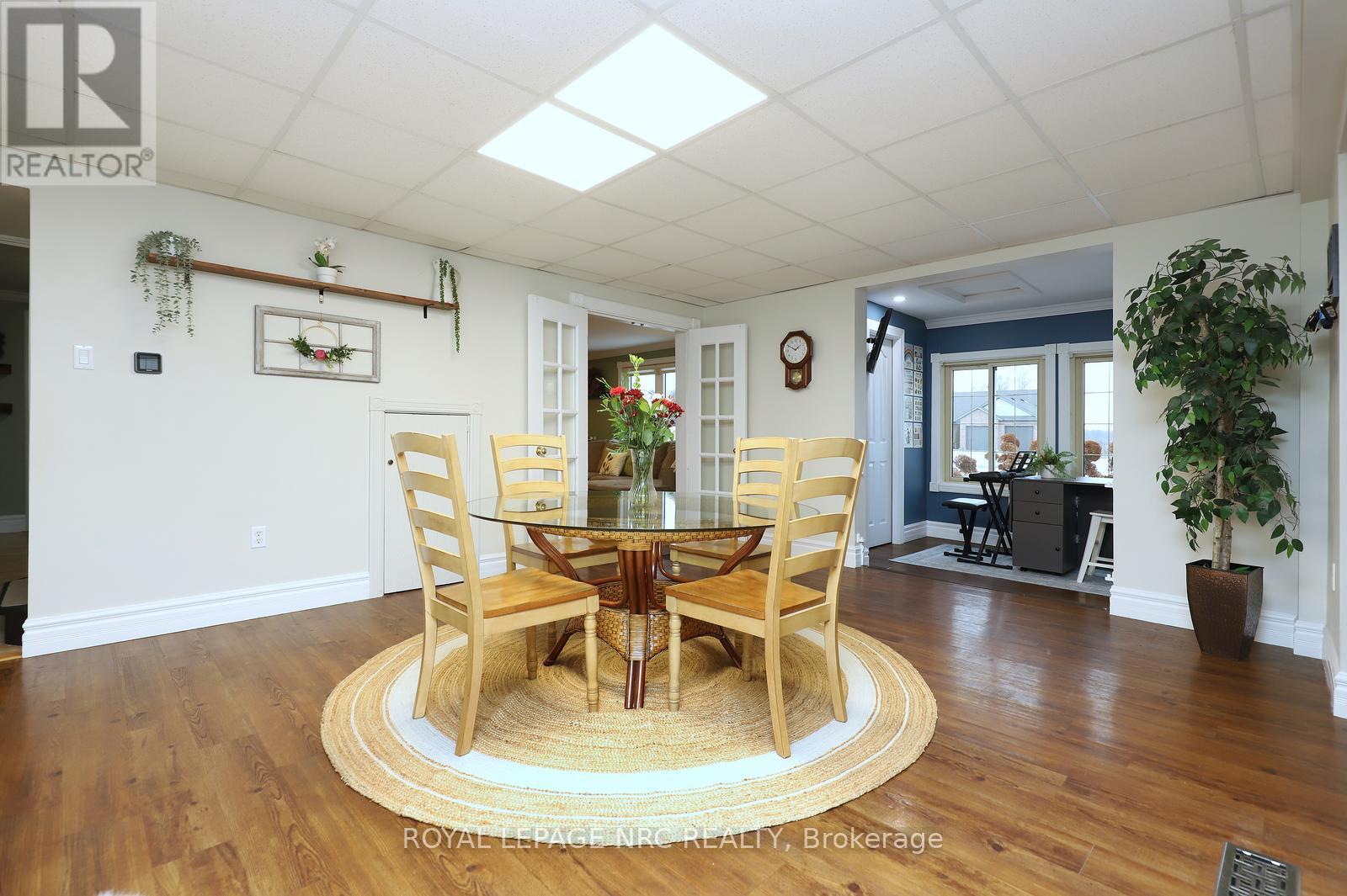 8190 Mud Street, Grimsby, ON - Indoor Photo Showing Dining Room