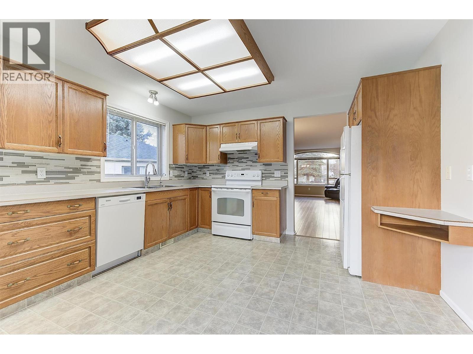 2330 Butt Road Unit# 458, West Kelowna, BC - Indoor Photo Showing Kitchen