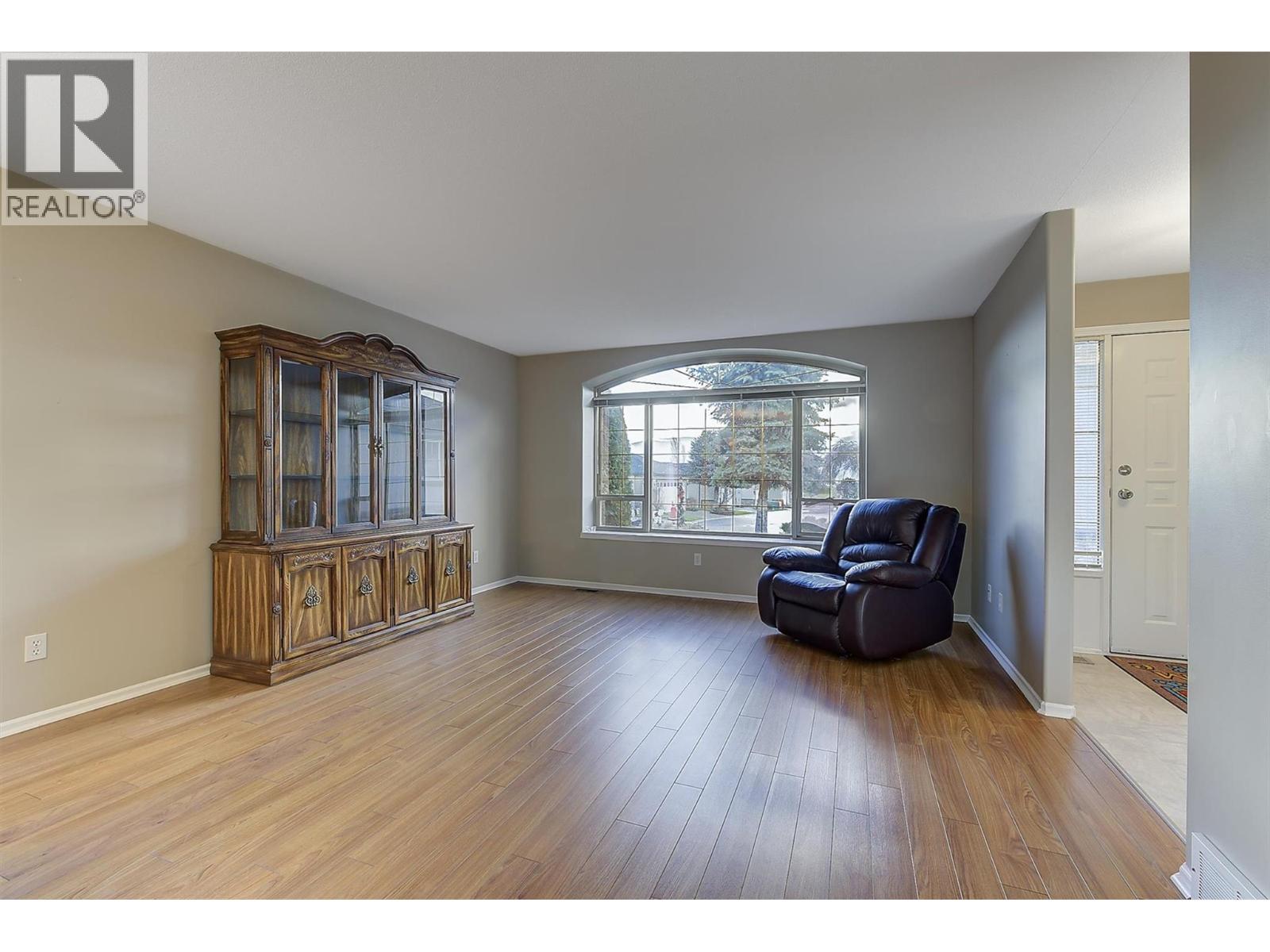 2330 Butt Road Unit# 458, West Kelowna, BC - Indoor Photo Showing Living Room