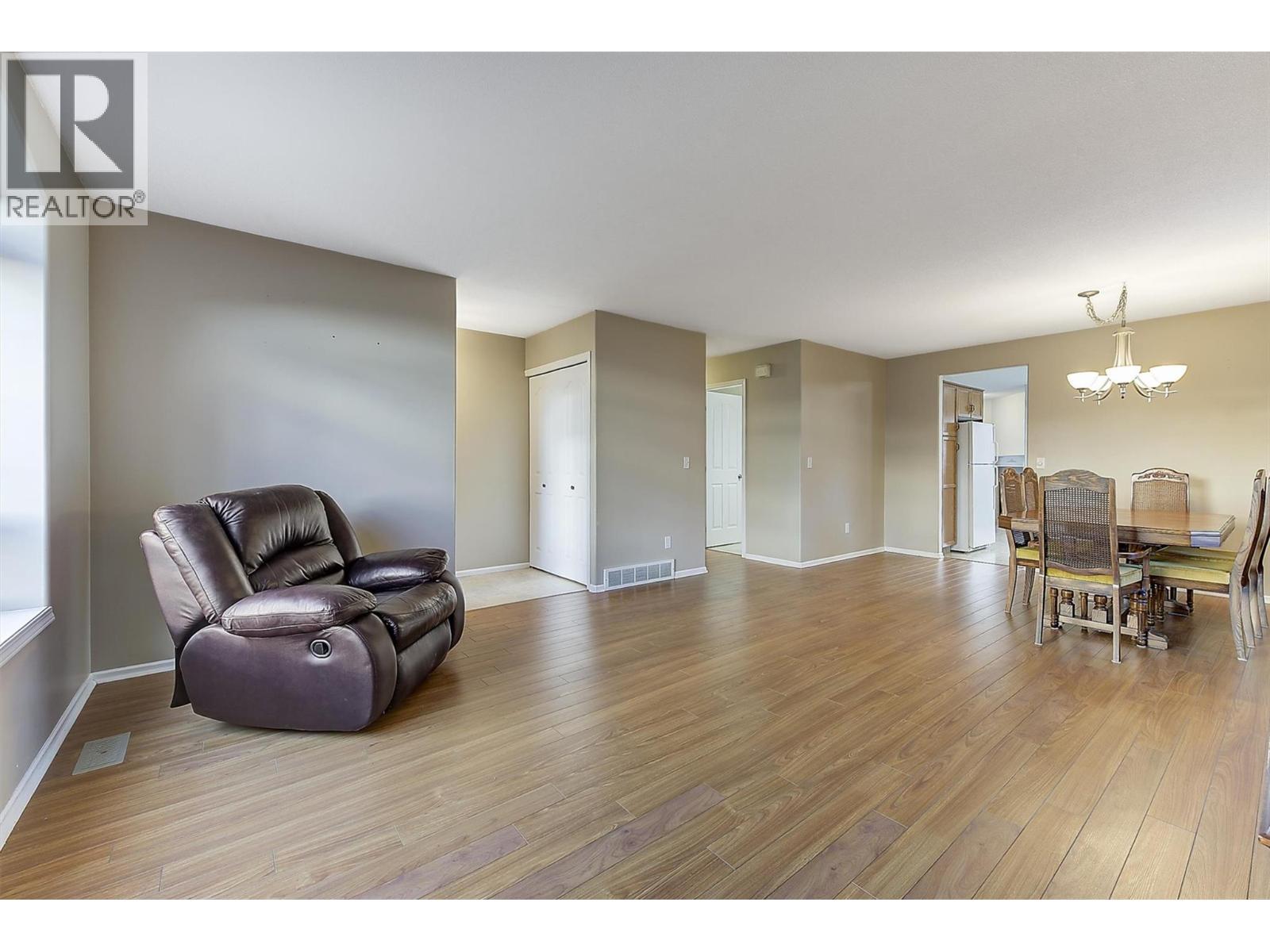 2330 Butt Road Unit# 458, West Kelowna, BC - Indoor Photo Showing Living Room