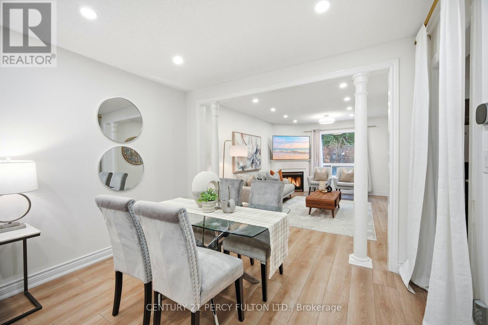 35 Markwood Crescent, Whitby, ON - Indoor Photo Showing Dining Room