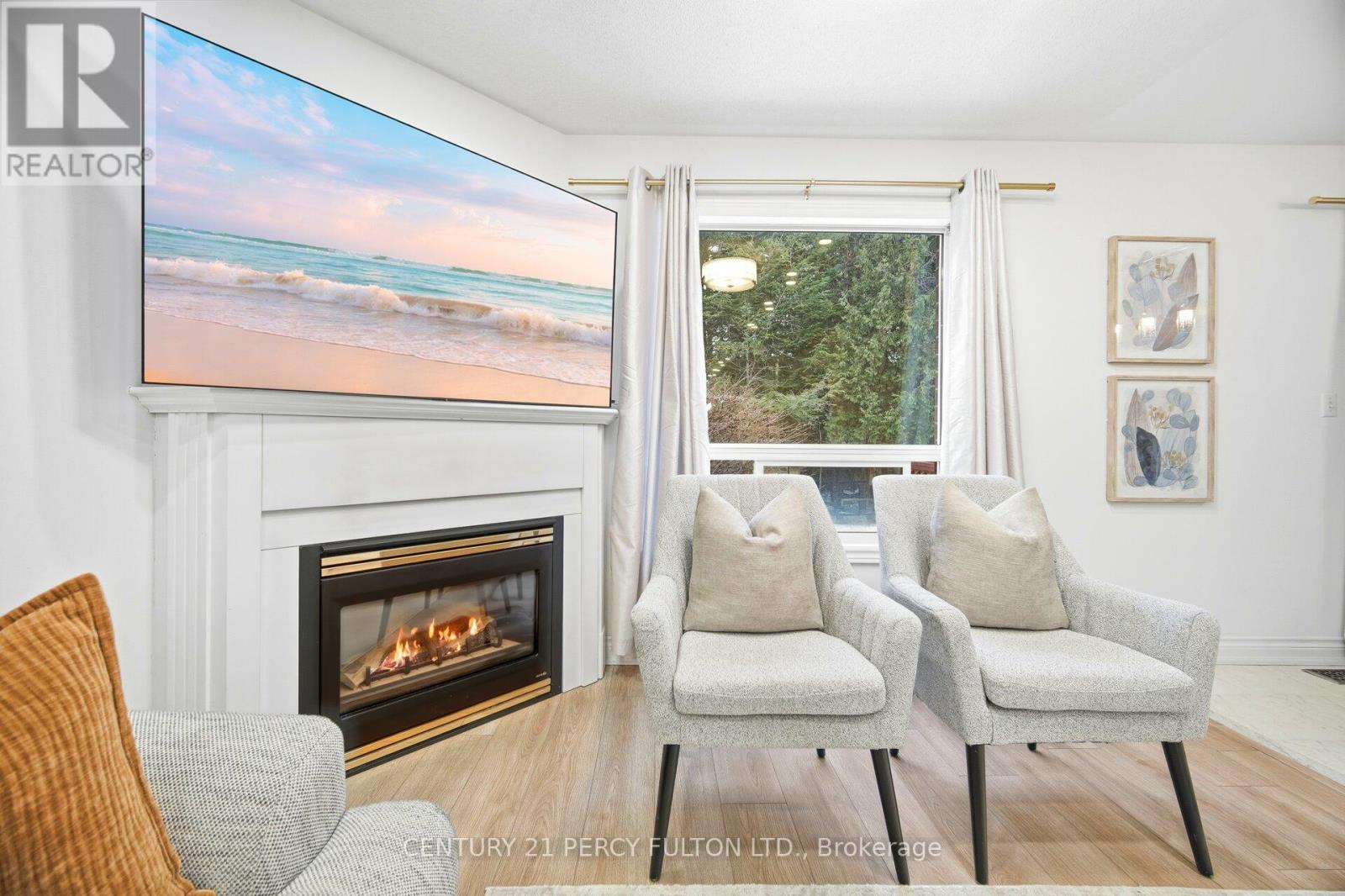 35 Markwood Crescent, Whitby, ON - Indoor Photo Showing Living Room With Fireplace