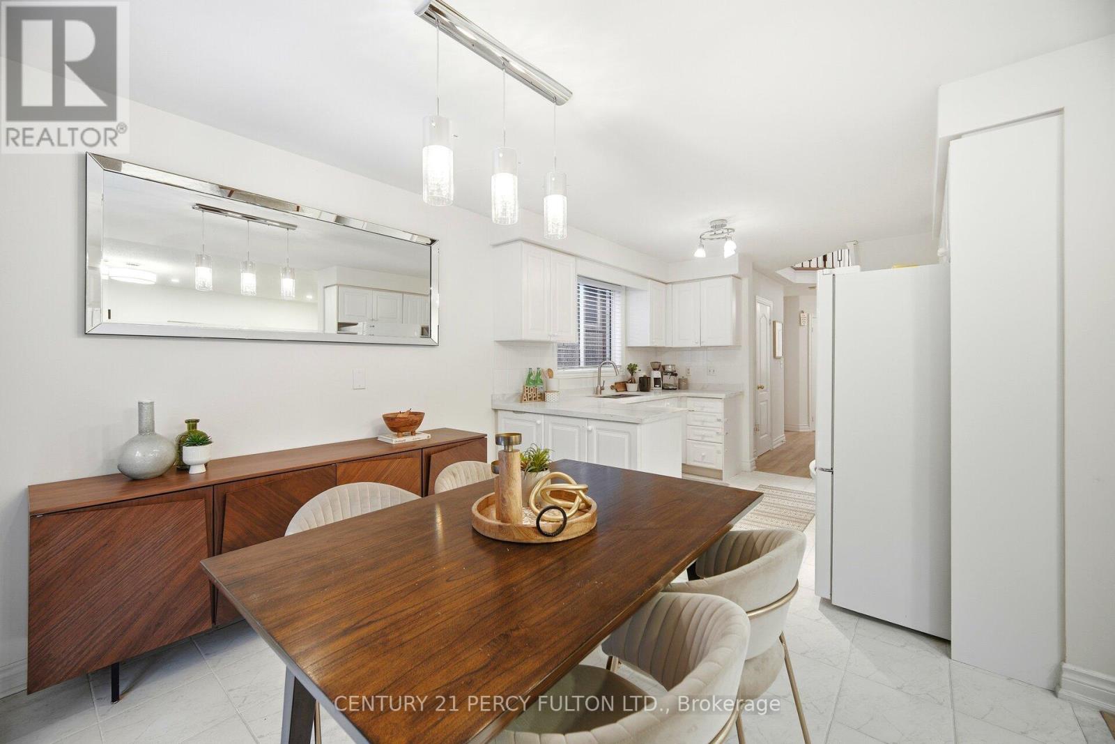 35 Markwood Crescent, Whitby, ON - Indoor Photo Showing Dining Room