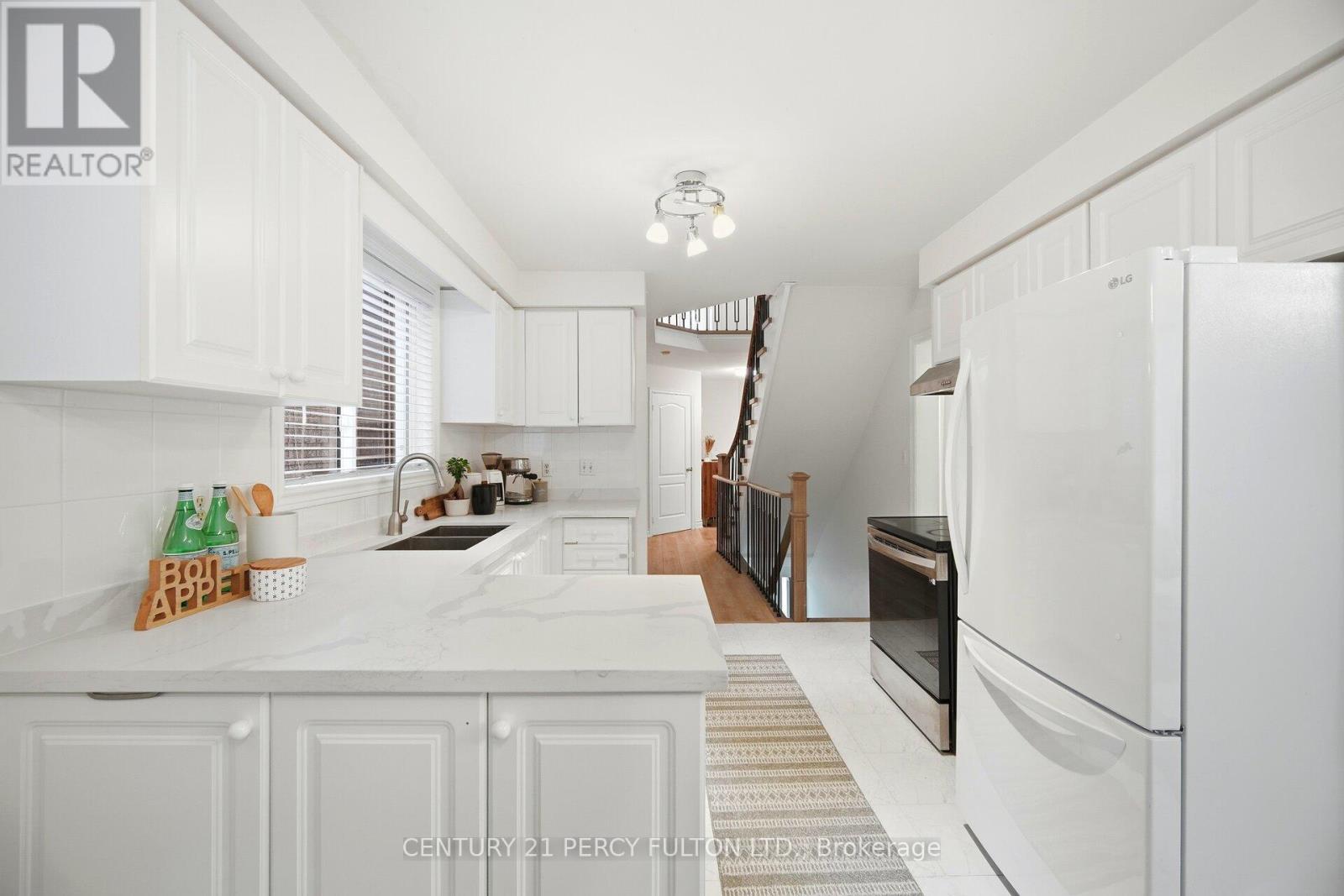 35 Markwood Crescent, Whitby, ON - Indoor Photo Showing Kitchen With Double Sink