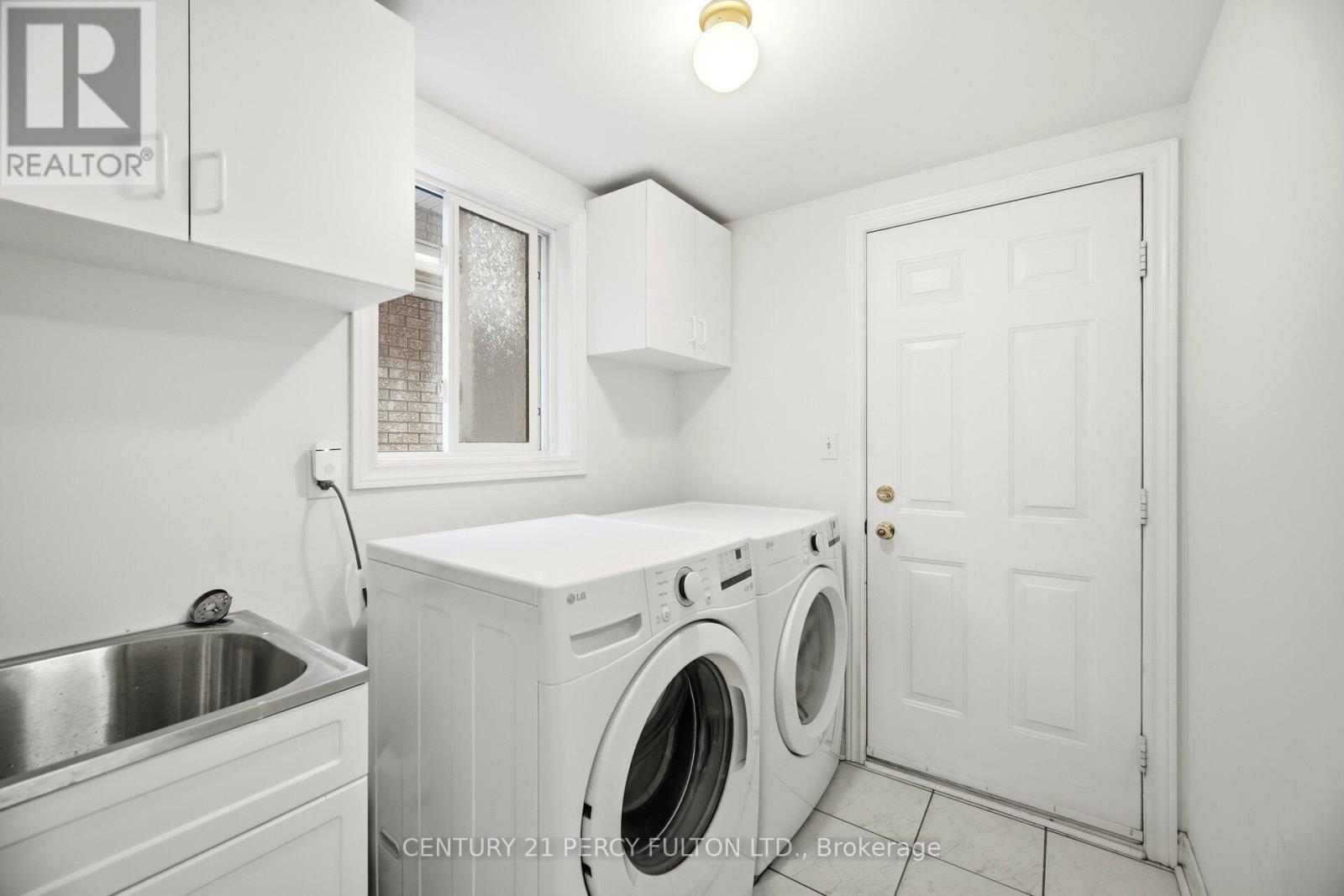 35 Markwood Crescent, Whitby, ON - Indoor Photo Showing Laundry Room