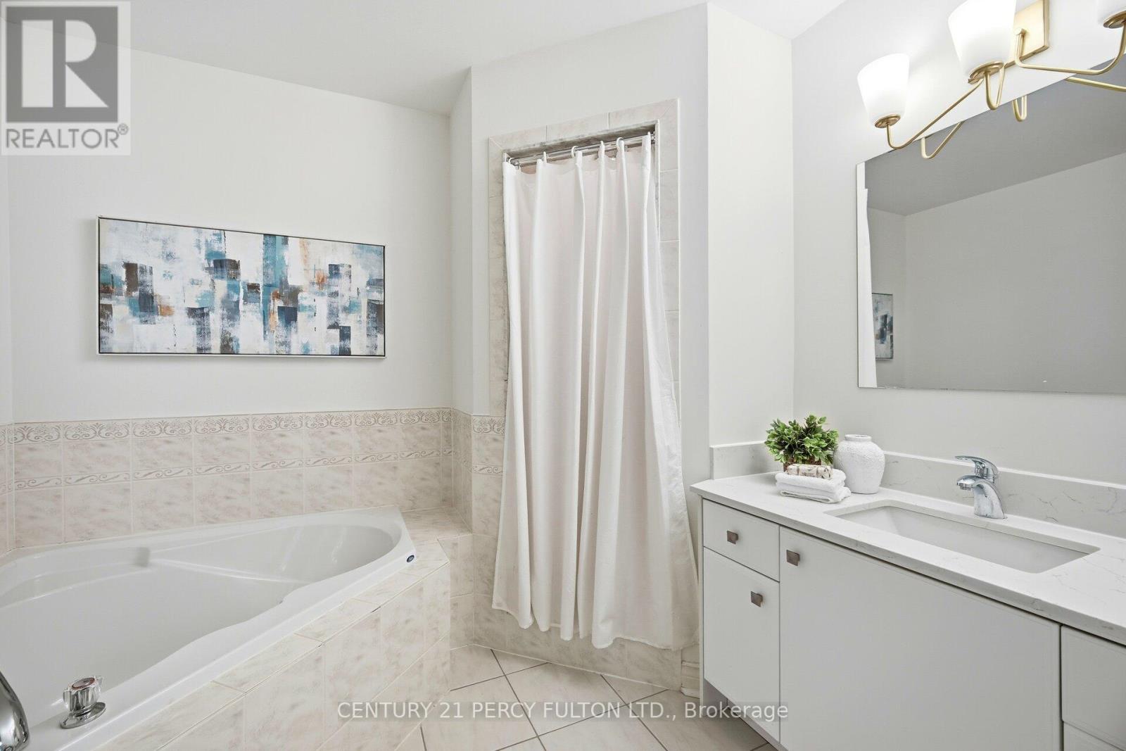 35 Markwood Crescent, Whitby, ON - Indoor Photo Showing Bathroom