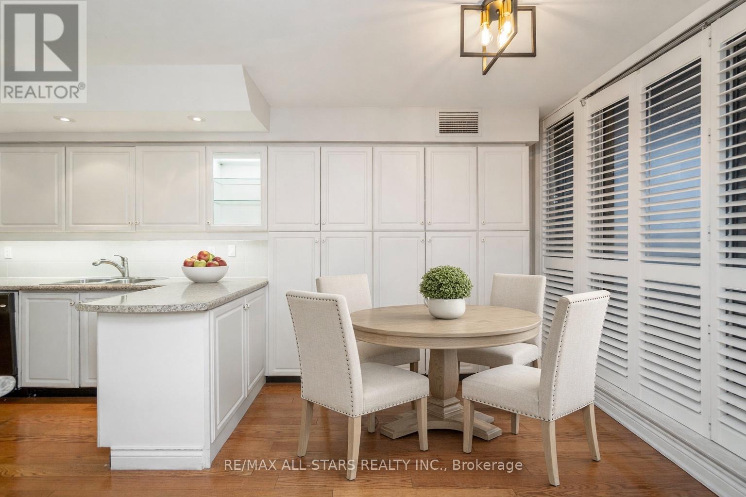 Virtually staged eating area - 404 - 610 Bullock Drive, Markham, ON - Indoor Photo Showing Dining Room