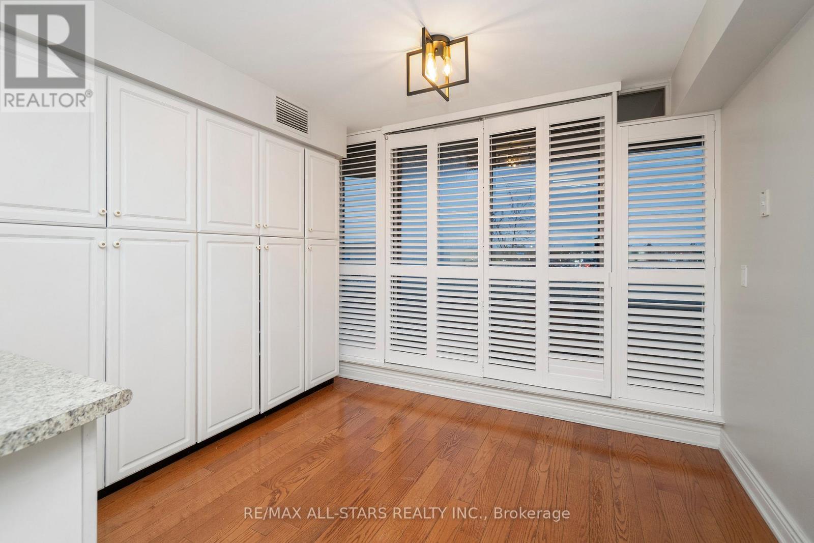 Walk out to balcony - 404 - 610 Bullock Drive, Markham, ON - Indoor Photo Showing Other Room