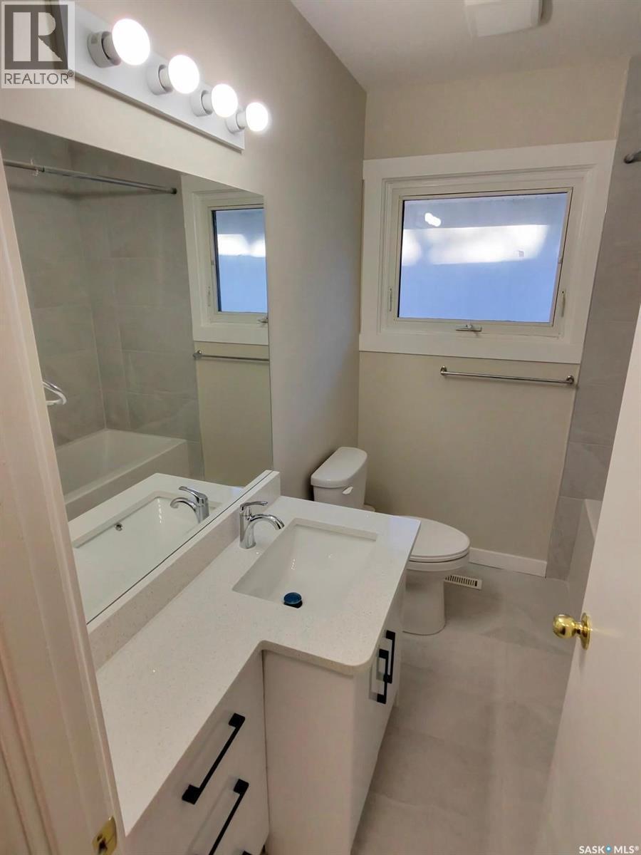 401 S Avenue N, Saskatoon, SK - Indoor Photo Showing Bathroom