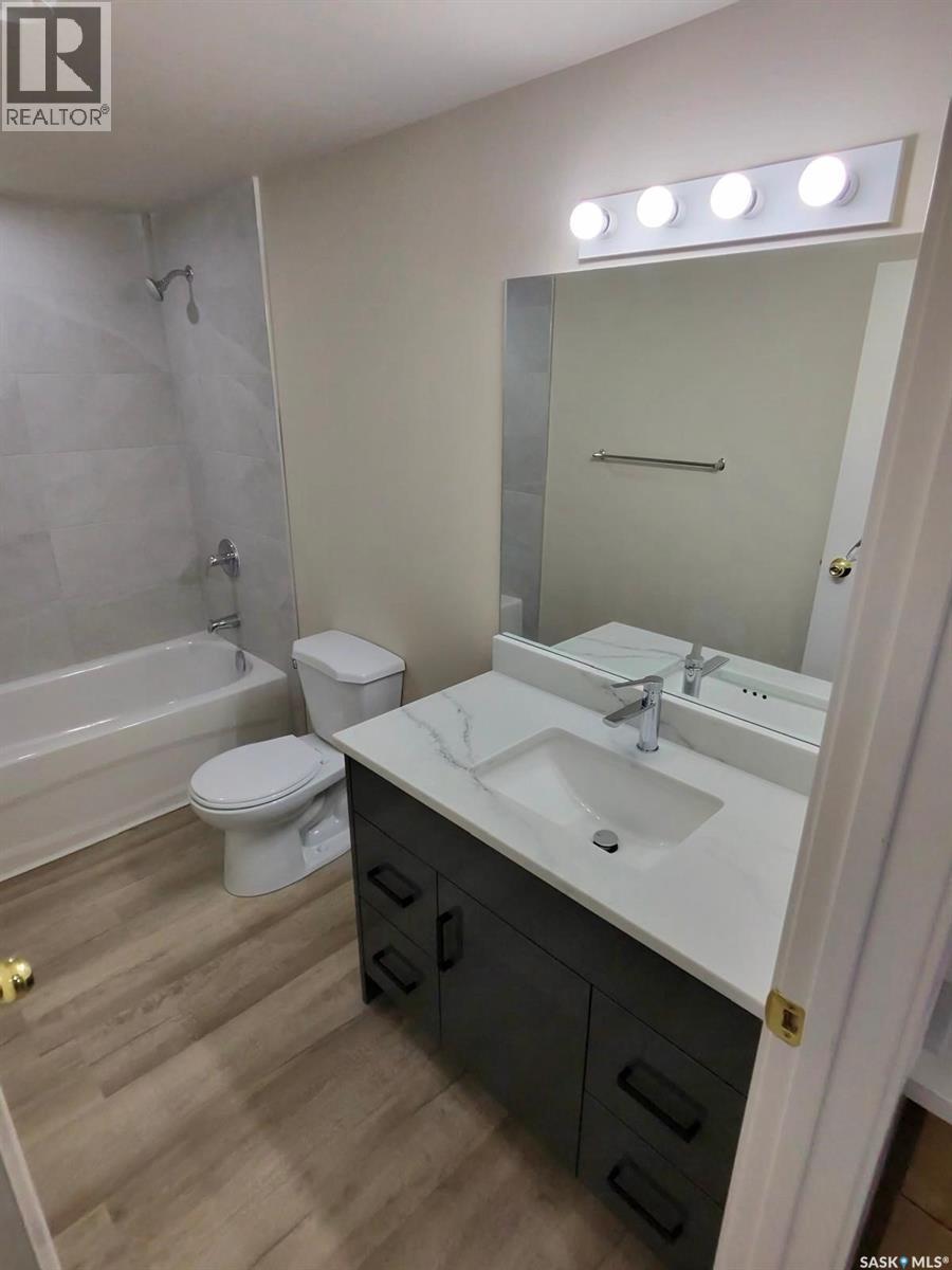 401 S Avenue N, Saskatoon, SK - Indoor Photo Showing Bathroom