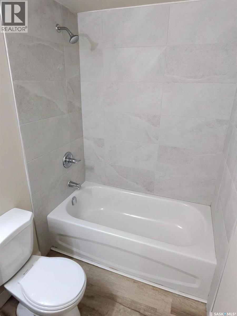 401 S Avenue N, Saskatoon, SK - Indoor Photo Showing Bathroom