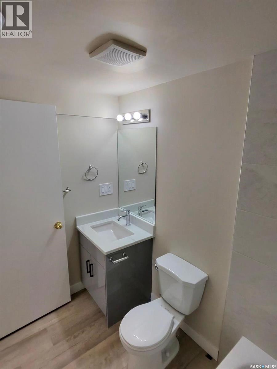 401 S Avenue N, Saskatoon, SK - Indoor Photo Showing Bathroom