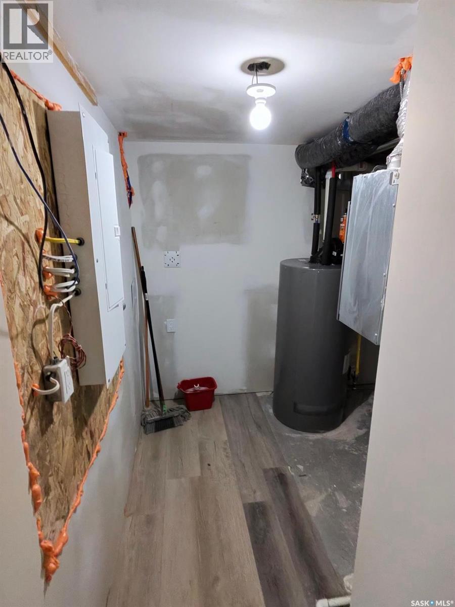 401 S Avenue N, Saskatoon, SK - Indoor