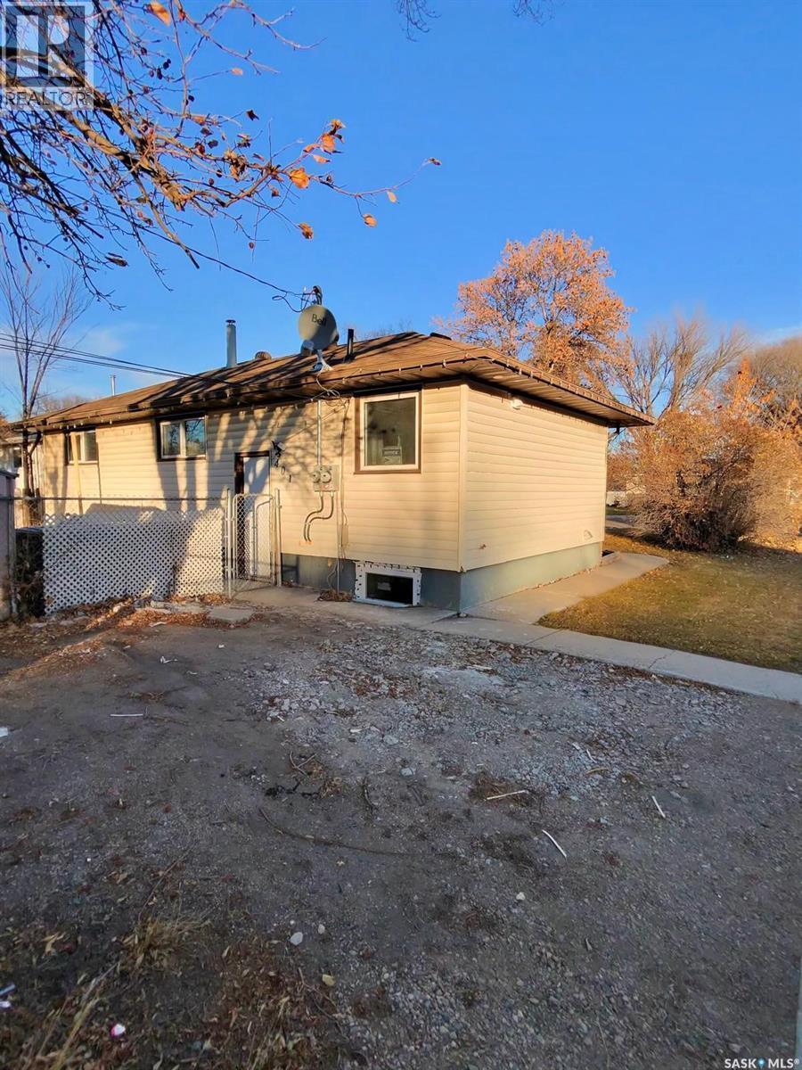 401 S Avenue N, Saskatoon, SK - Outdoor