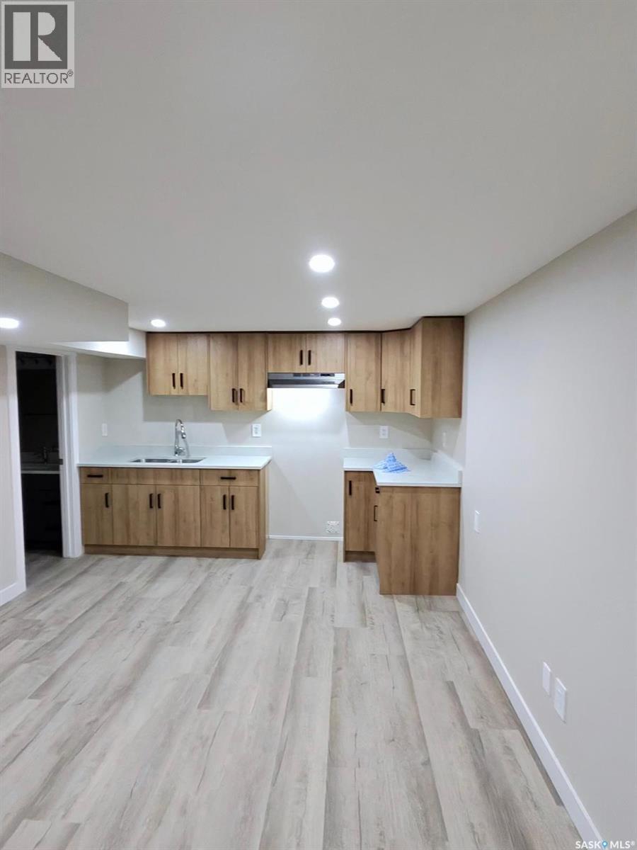 401 S Avenue N, Saskatoon, SK - Indoor Photo Showing Kitchen