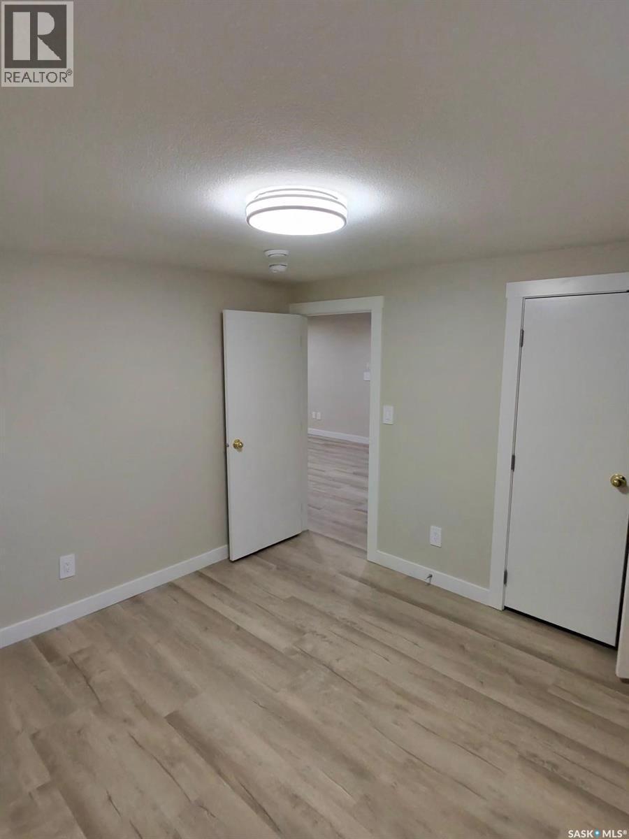 401 S Avenue N, Saskatoon, SK - Indoor