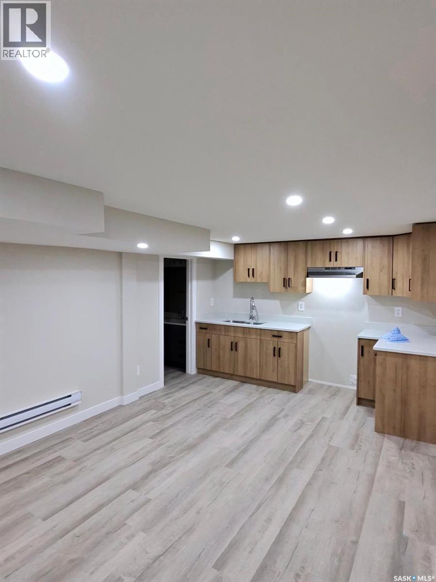 401 S Avenue N, Saskatoon, SK - Indoor