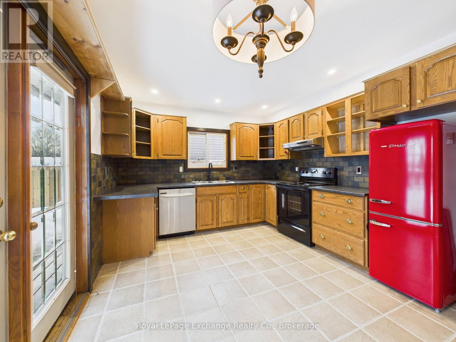 Kitchen - 673 Scott Street, Kincardine, ON - Indoor Photo Showing Kitchen