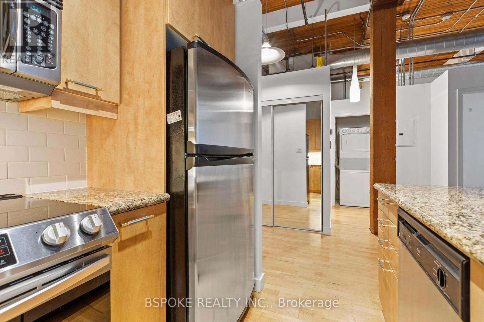 227 - 955 Queen Street W, Toronto, ON - Indoor Photo Showing Kitchen