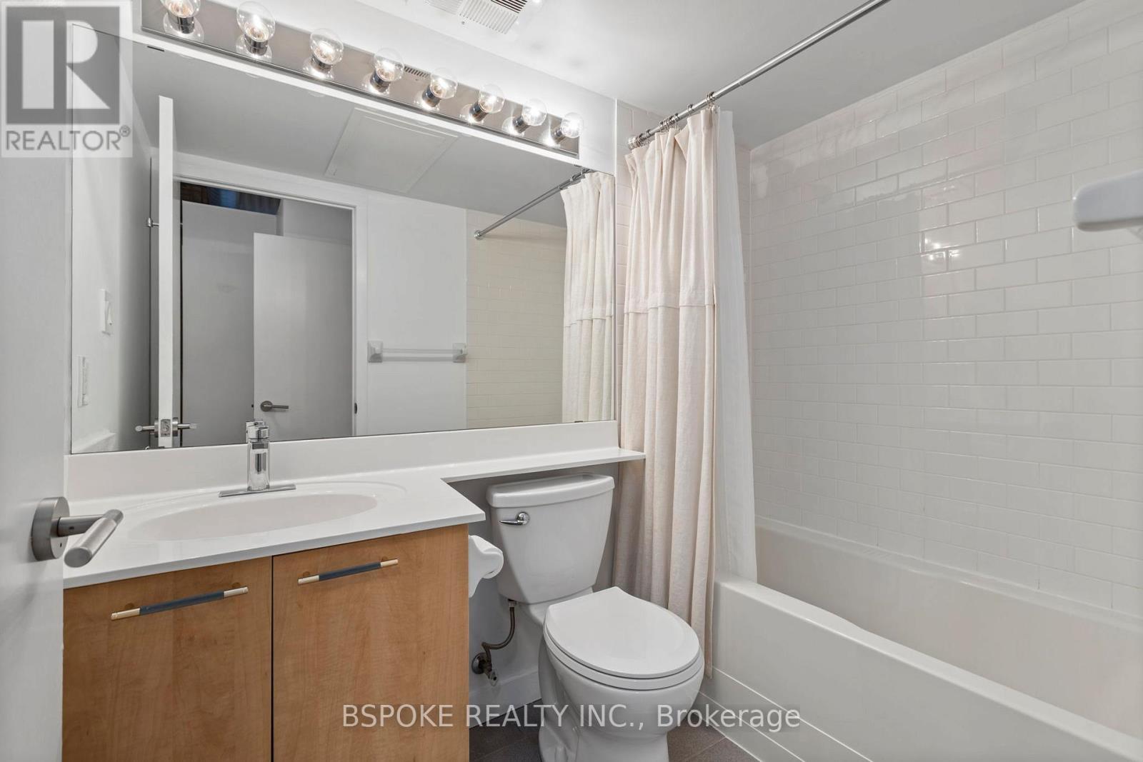 227 - 955 Queen Street W, Toronto, ON - Indoor Photo Showing Bathroom