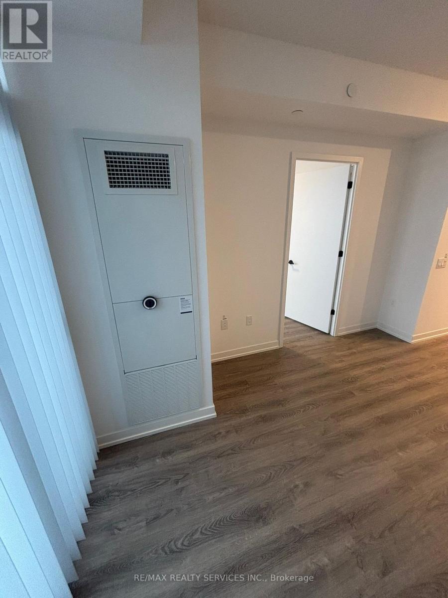 2807 - 8 Interchange Way, Vaughan, ON - Indoor Photo Showing Other Room