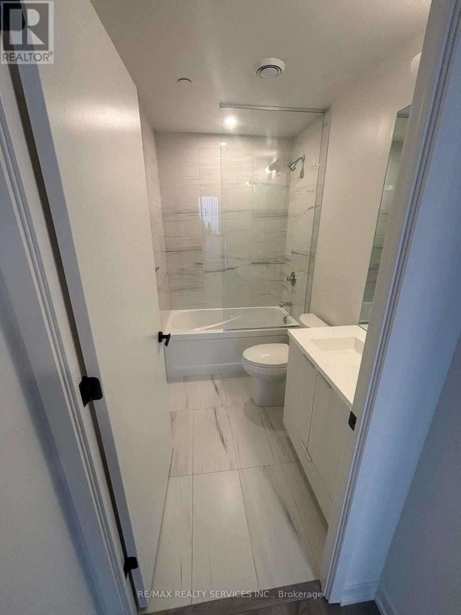 2807 - 8 Interchange Way, Vaughan, ON - Indoor Photo Showing Bathroom