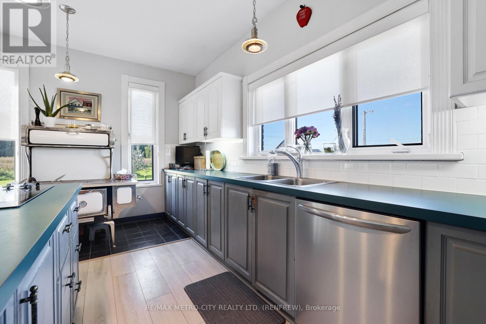 704 Clifford Side Road, Mcnab/Braeside, ON