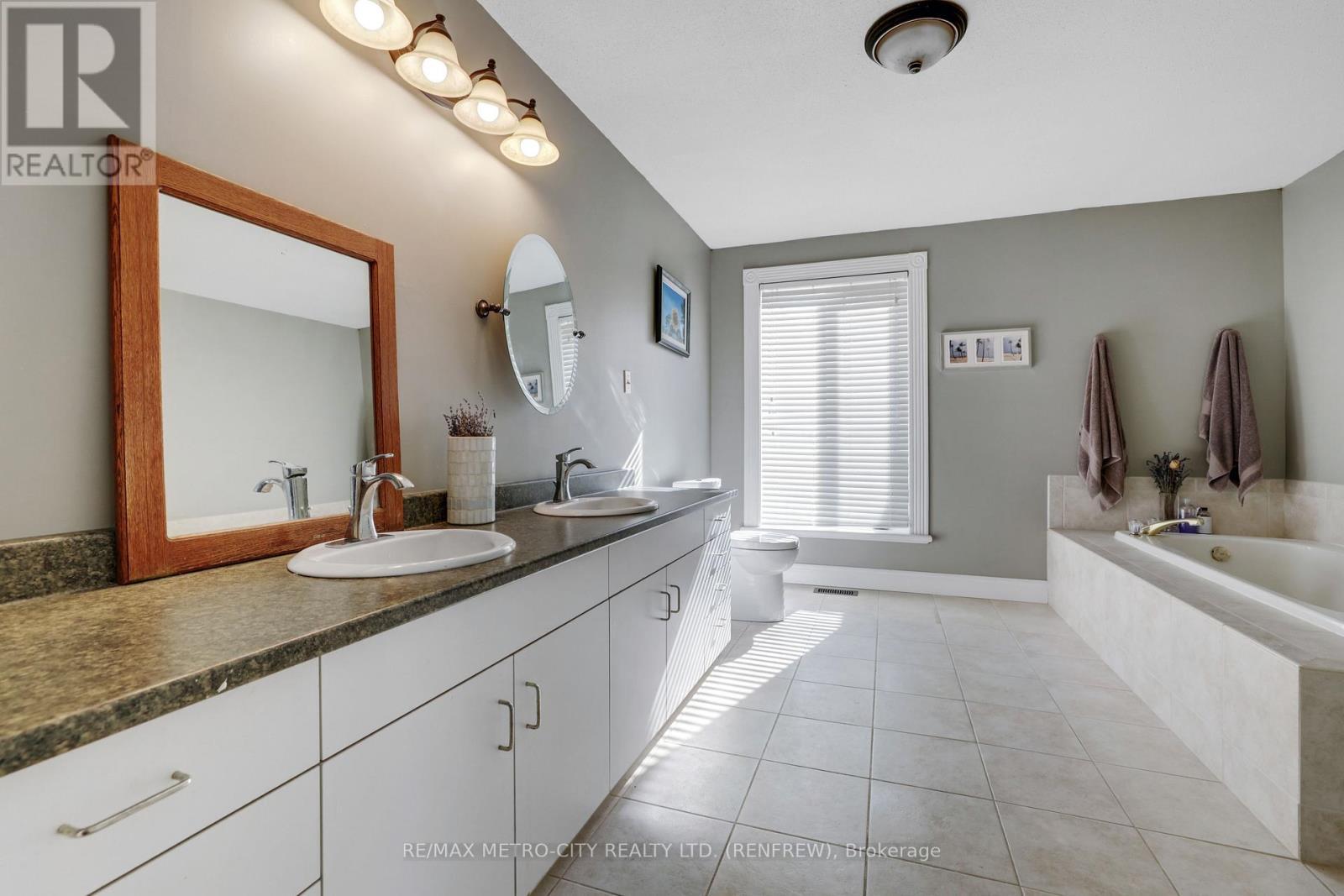 704 Clifford Side Road, Mcnab/Braeside, ON