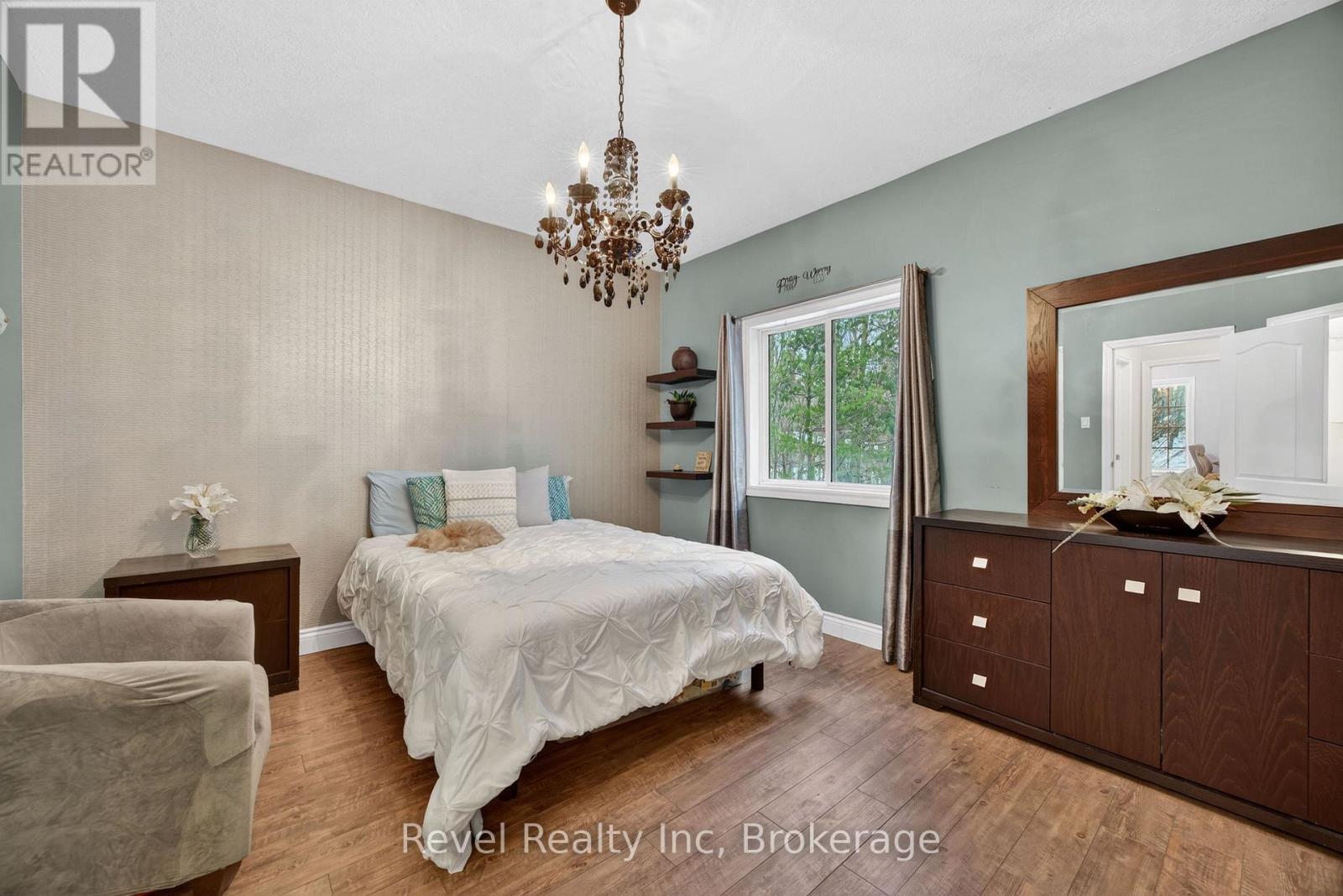 61 Rue Vanier, Tiny, ON - Indoor Photo Showing Bedroom