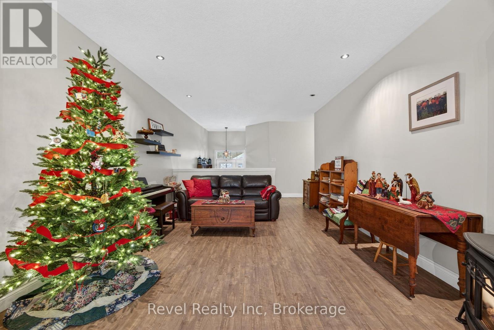 61 Rue Vanier, Tiny, ON - Indoor Photo Showing Other Room