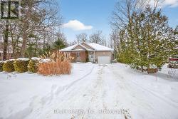 61 RUE VANIER Tiny, ON L9M 0J2