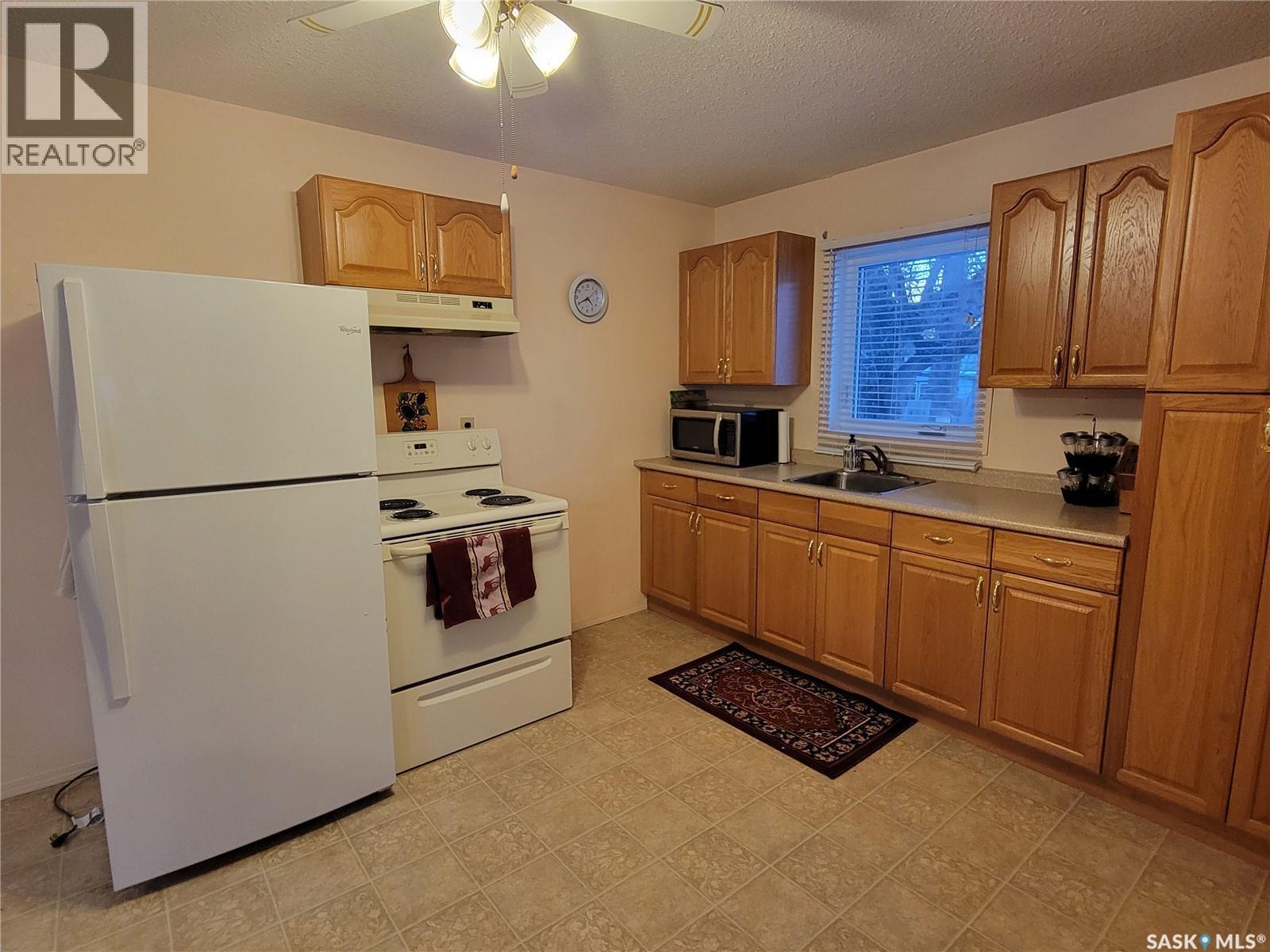 26 Elm Street, Katepwa Beach, SK - Indoor Photo Showing Kitchen