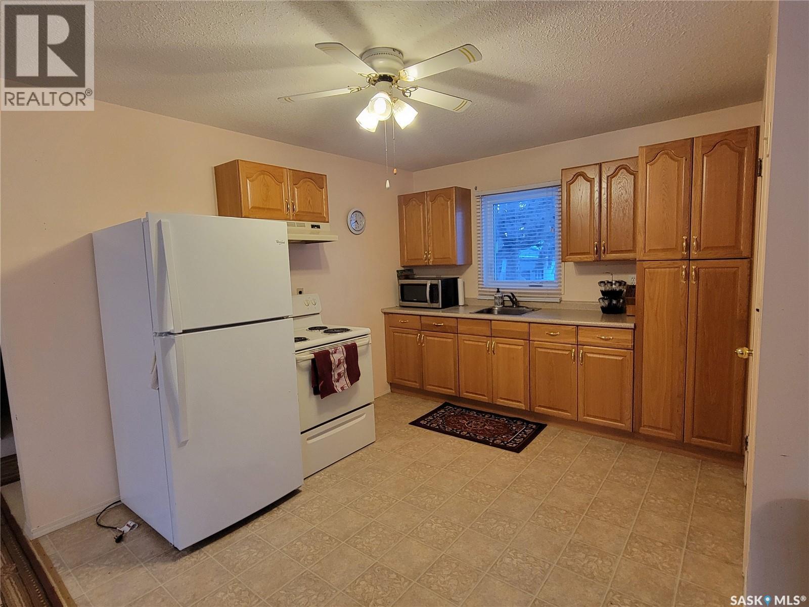 26 Elm Street, Katepwa Beach, SK - Indoor Photo Showing Kitchen
