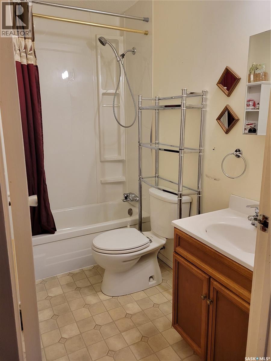 26 Elm Street, Katepwa Beach, SK - Indoor Photo Showing Bathroom