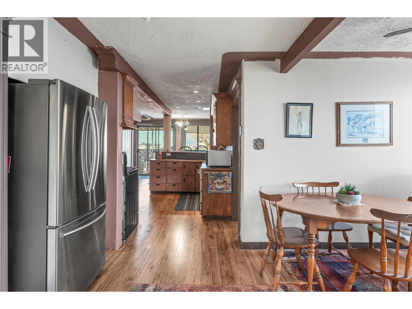 1978 Pleasant Valley Road, Spallumcheen, BC - Indoor Photo Showing Dining Room