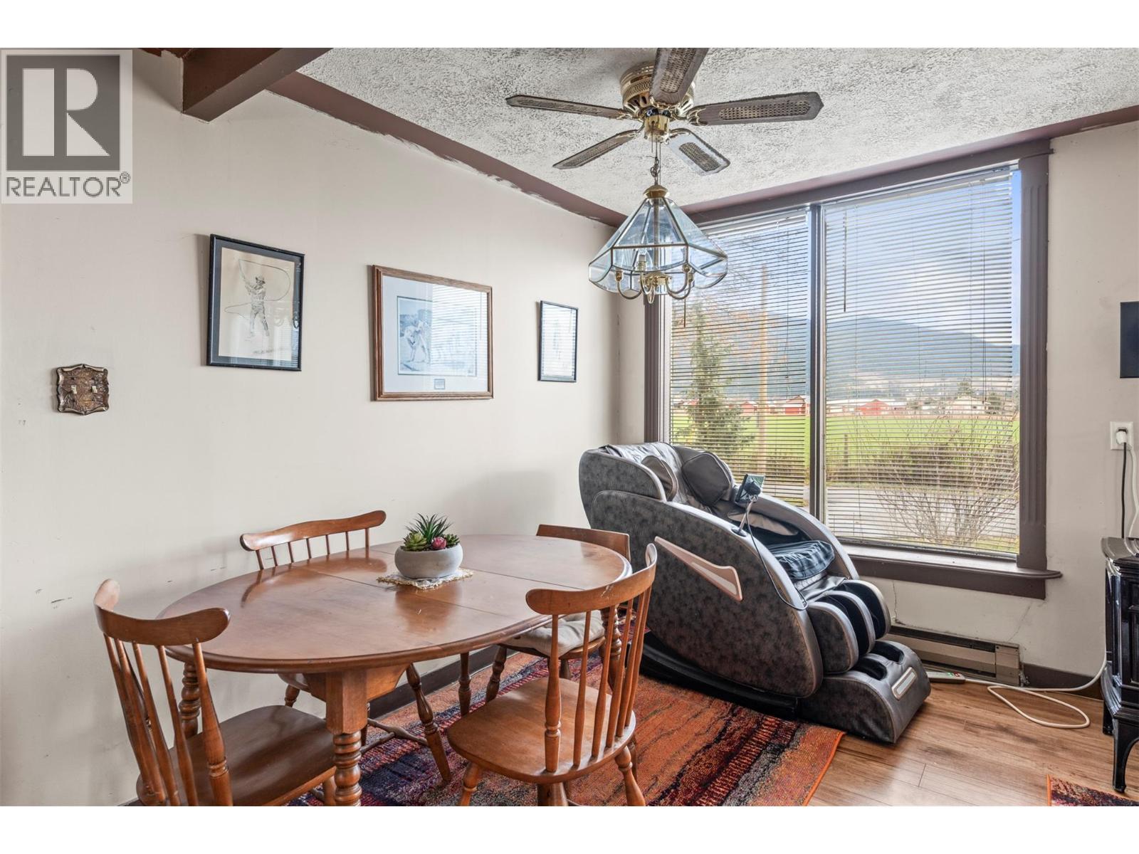 1978 Pleasant Valley Road, Spallumcheen, BC - Indoor Photo Showing Dining Room