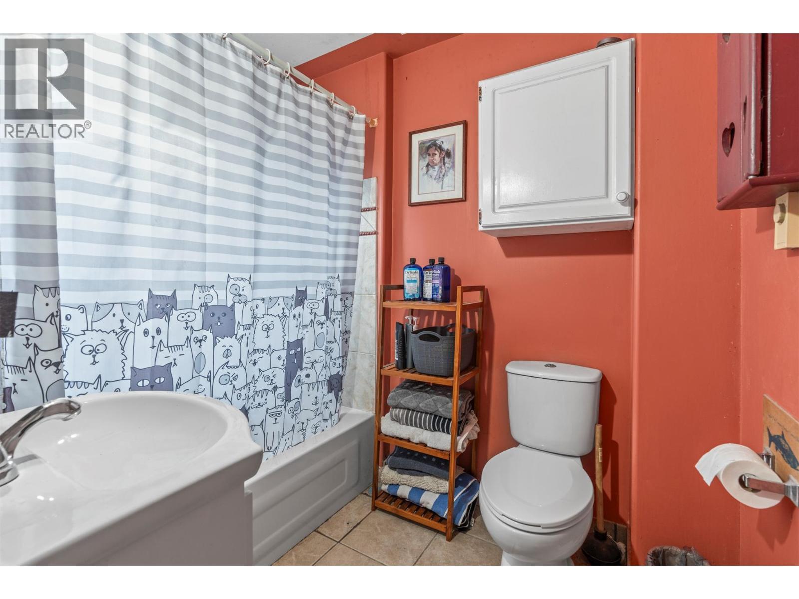 1978 Pleasant Valley Road, Spallumcheen, BC - Indoor Photo Showing Bathroom