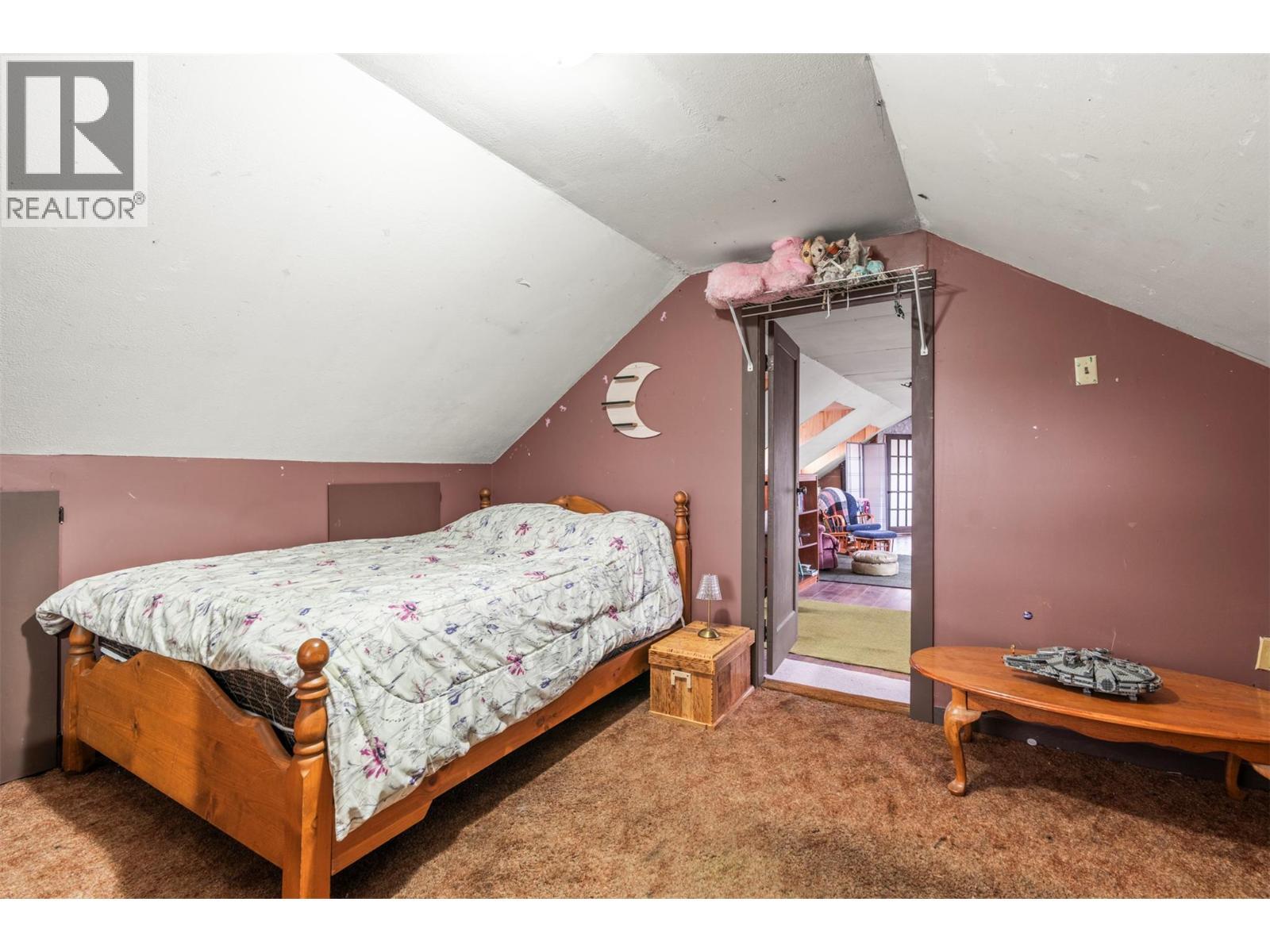 1978 Pleasant Valley Road, Spallumcheen, BC - Indoor Photo Showing Bedroom